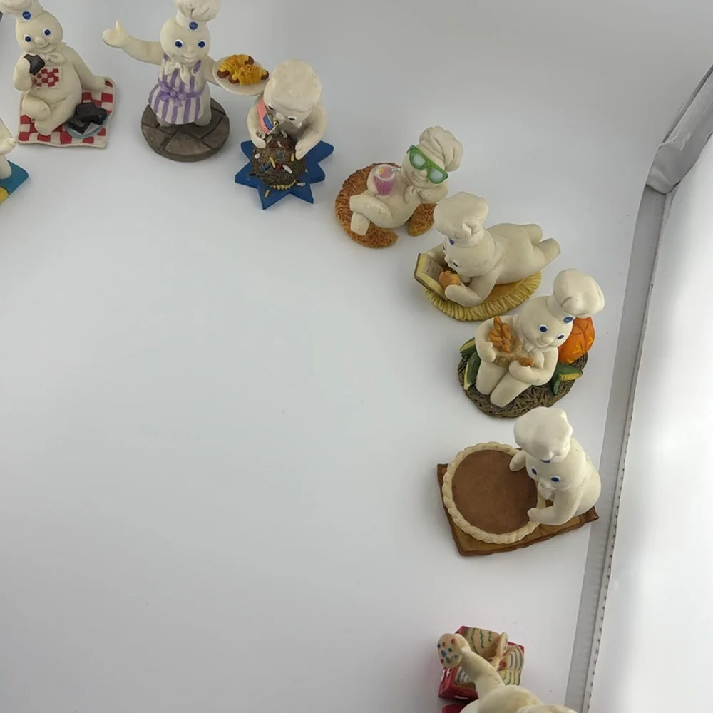 VTG The Pillsbury Doughboy Danbury Mint Ceramic Figurines Jan-Dec 1997 Bundle - Picture 12 of 16